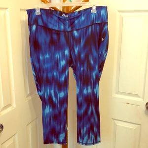 Old Navy Activewear Capri Pant